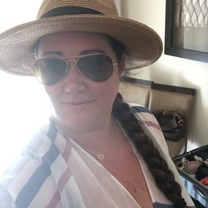 Meet your Posher, Caroline